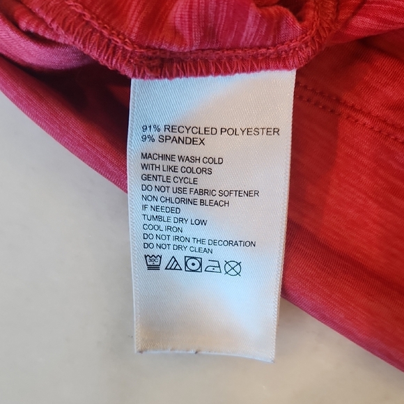 Tommy Bahama Women's Red Button Down Shirt - Picture 5 of 5